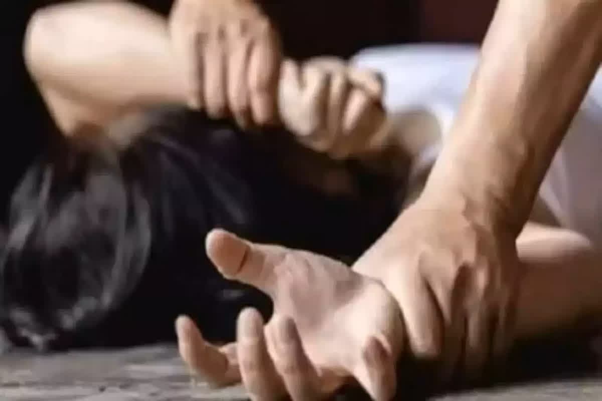 Gang Raped In Odisha: दरिंदगी की हदें पार, मंगेतर के सामने चाकू की नोंक पर युवती से गैंगरेप, वीडियो बनाकर सोशल मीडिया पर किया वायरल