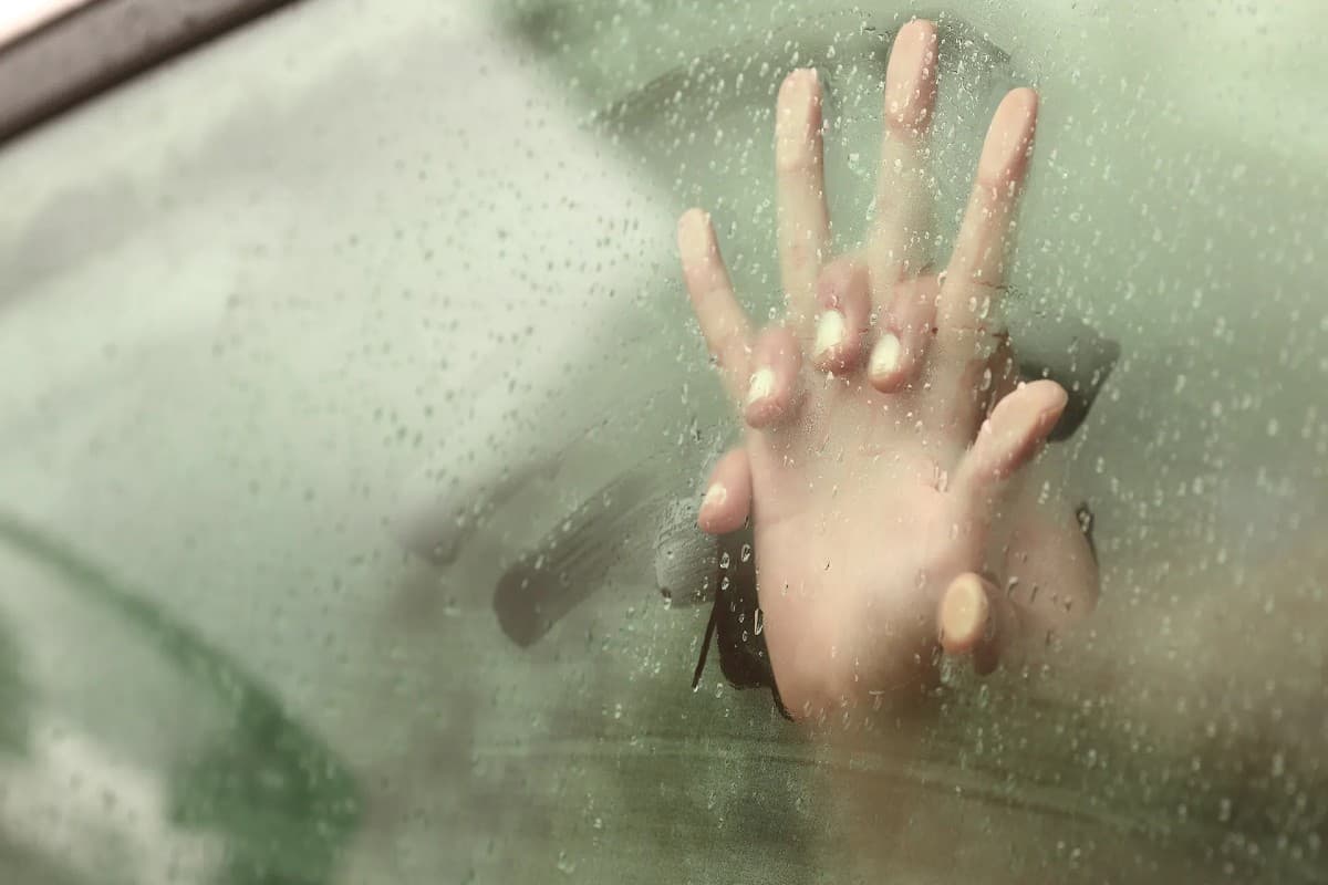 Couple Sex in Car : पार्क घूमने निकले कपल का प्यार चढ़ा परवान.. सड़क किनारे गाड़ी लगाकर बनाए संबंध, वीडियो हुआ वायरल