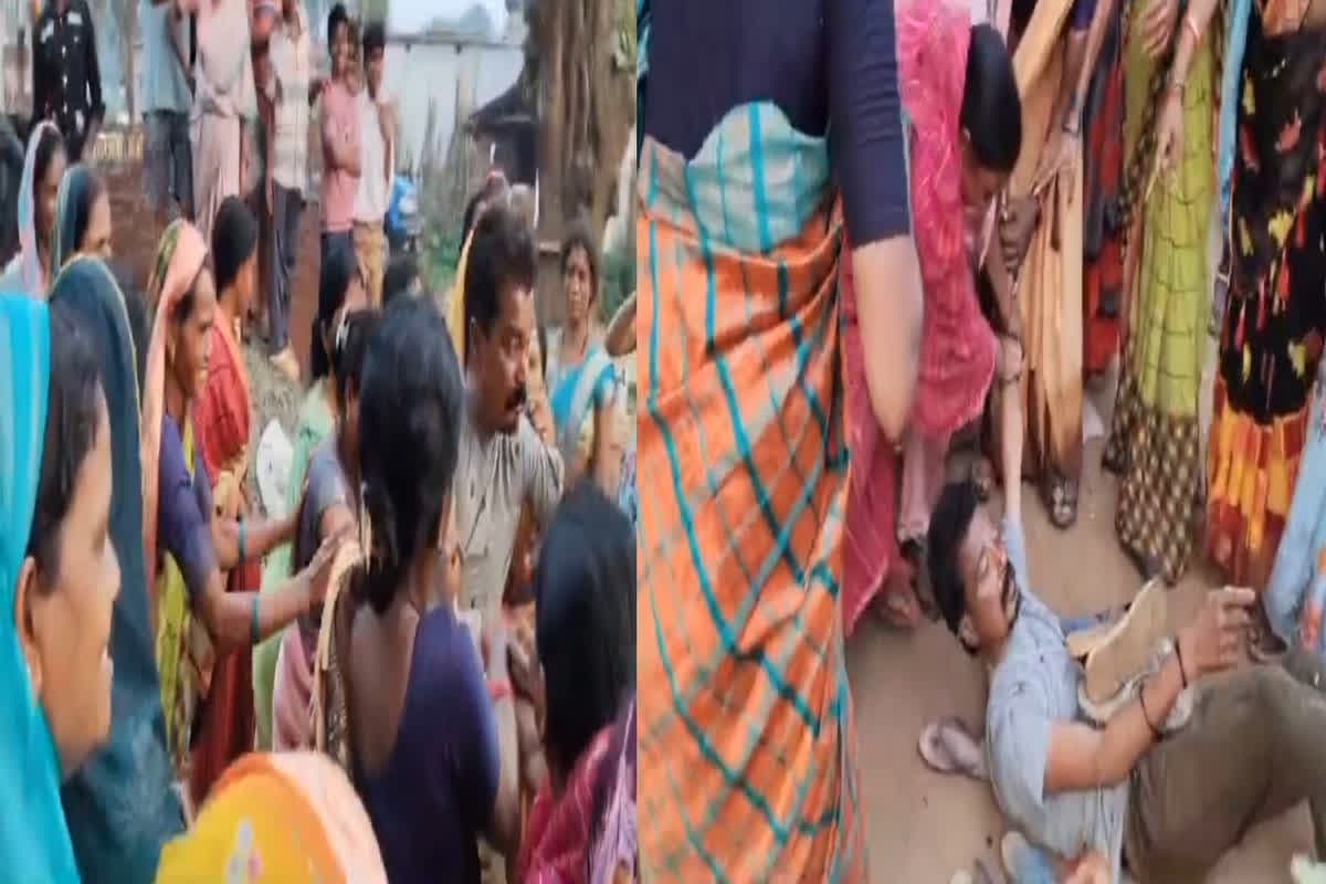 Sharabi Ki Pitai Ka Video: शराबी को पहनाई चप्पल की माला, फिर की जमकर पिटाई.. ऐसी हरकत करने पर गांव की महिलाओं ने सिखाया सबक, देखें वीडियो