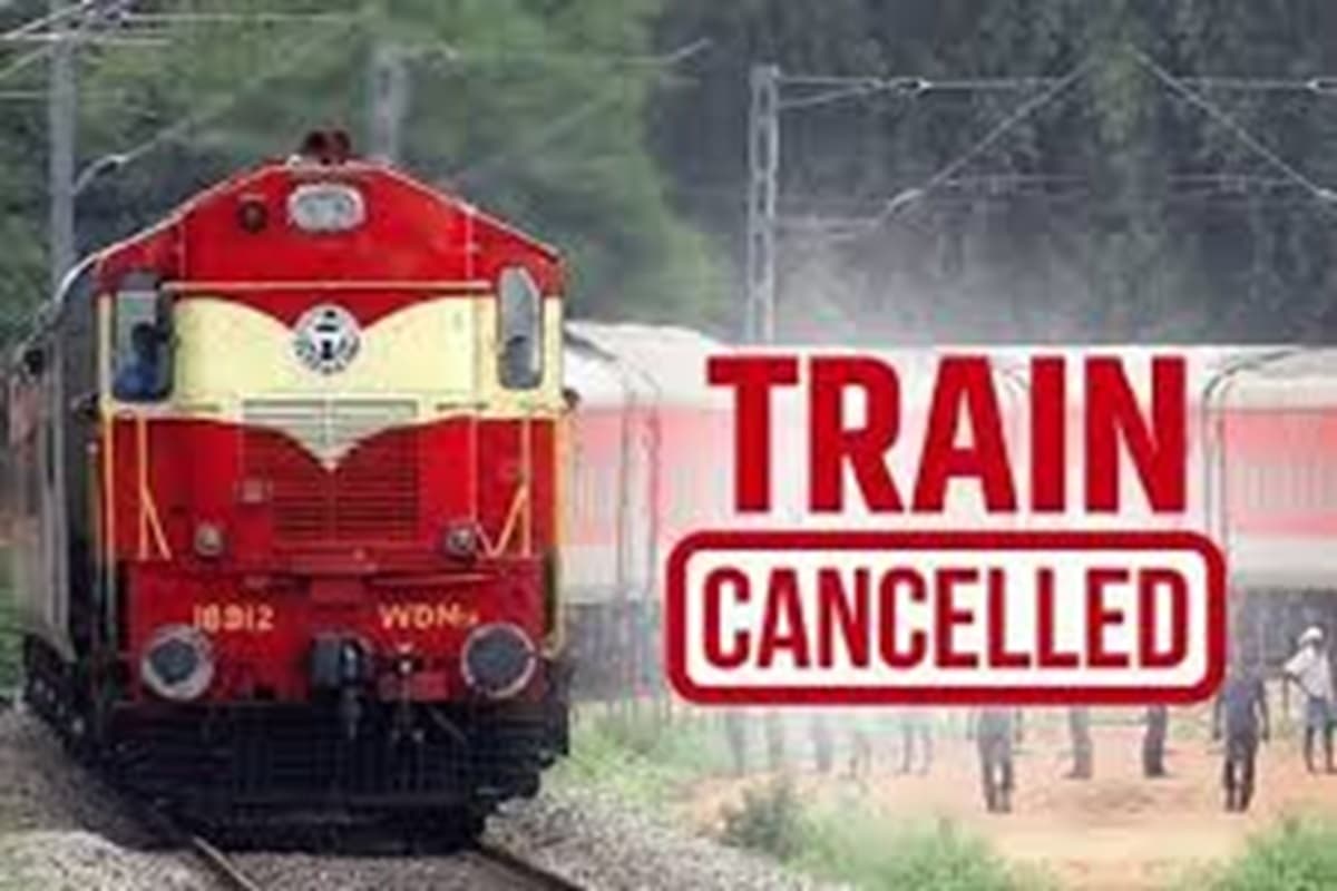 Trains Cancelled in Chhattisgarh : चक्रवाती तूफान ‘दाना’ का असर.. छत्तीसगढ़ से गुजरने वाली कई ट्रेनें रद्द, यहां देखें लिस्ट