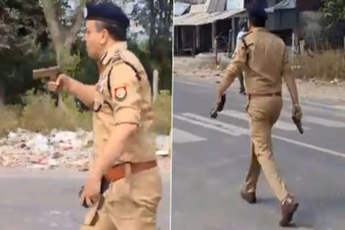 Bahraich Violence Update: ‘मारो सालो को…’ बहराइच हिंसा के बीच गन लेकर सड़क पर उतरे एडीजी लॉ एंड ऑर्डर, देखें वीडियो
