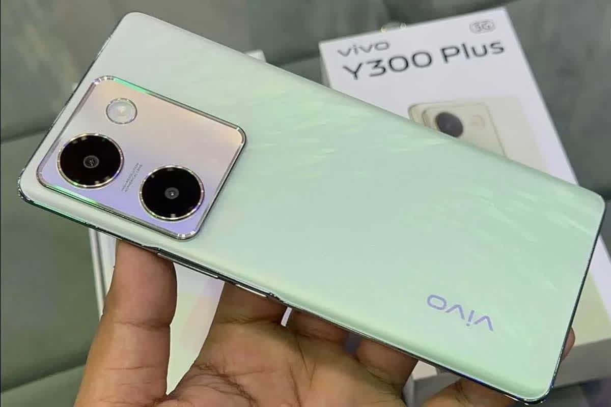Vivo Y300 Plus 5G Price in India: कर्व्ड डिस्प्ले, 5000mAh बैटरी और 32MP सेल्फी कैमरा के साथ वीवो का नया स्मार्टफोन भारत में लॉन्च, जानें कीमत और फीचर्स