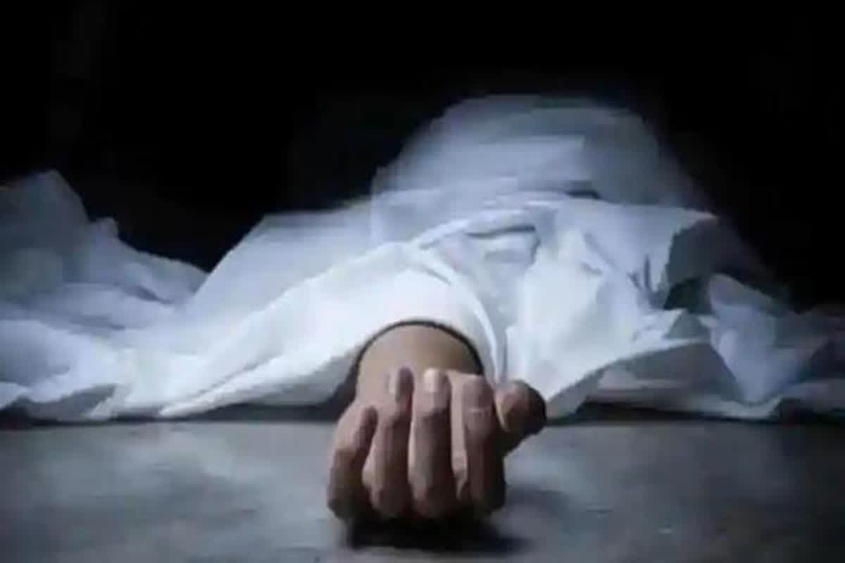 Son Killed Father : कलयुगी बेटे ने पिता को उतारा मौत के घाट, वजह जानकर आप भी हो जाएंगे हैरान
