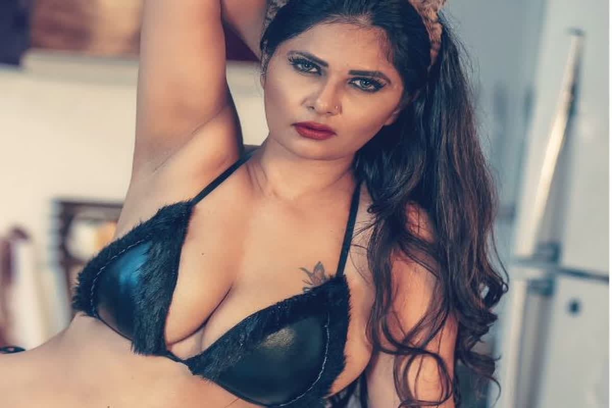 Aabha Paul Bold Sexy Video: गंदीबात एक्ट्रेस आभा पॉल ने बिना पैंटी पहने ही कराया बोल्ड फोटोशूट, वीडियो देखकर फटी रह गई लोगों की आखें