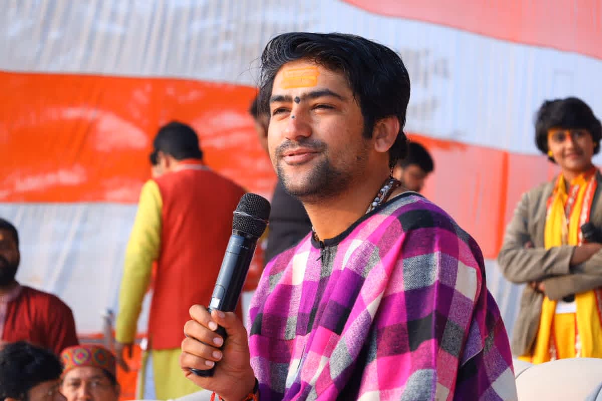 Dhirendra Shastri Marriage Update: जगद्गुरु रामभद्राचार्य ने पंडित धीरेंद्र शास्त्री के लिए खोज ली लड़की? कहा- मैं कराउंगा शादी