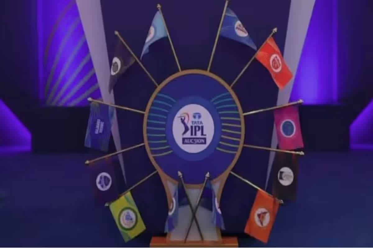 IPL 2025 Mega Auction Live : IPL का मेगा ऑक्शन जारी, इन 12 खिलाड़ियों पर हुई पैसों की बारिश, यहां देखें लिस्ट