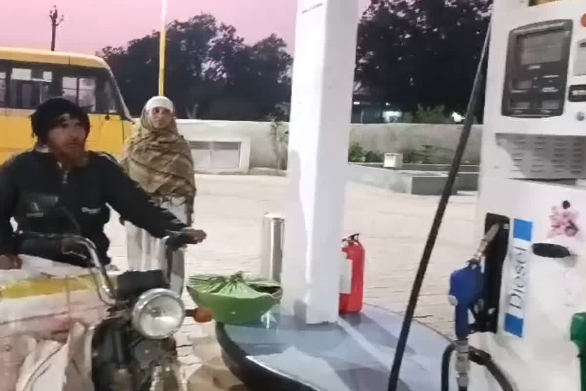 Petrol Pump Closed News Today: पेट्रोल पंप बंद, बूंद-बूंद के लिए तरस रहे बाइक और कार चालक, ट्रक मालिकों को भी नहीं मिल रहा डीजल