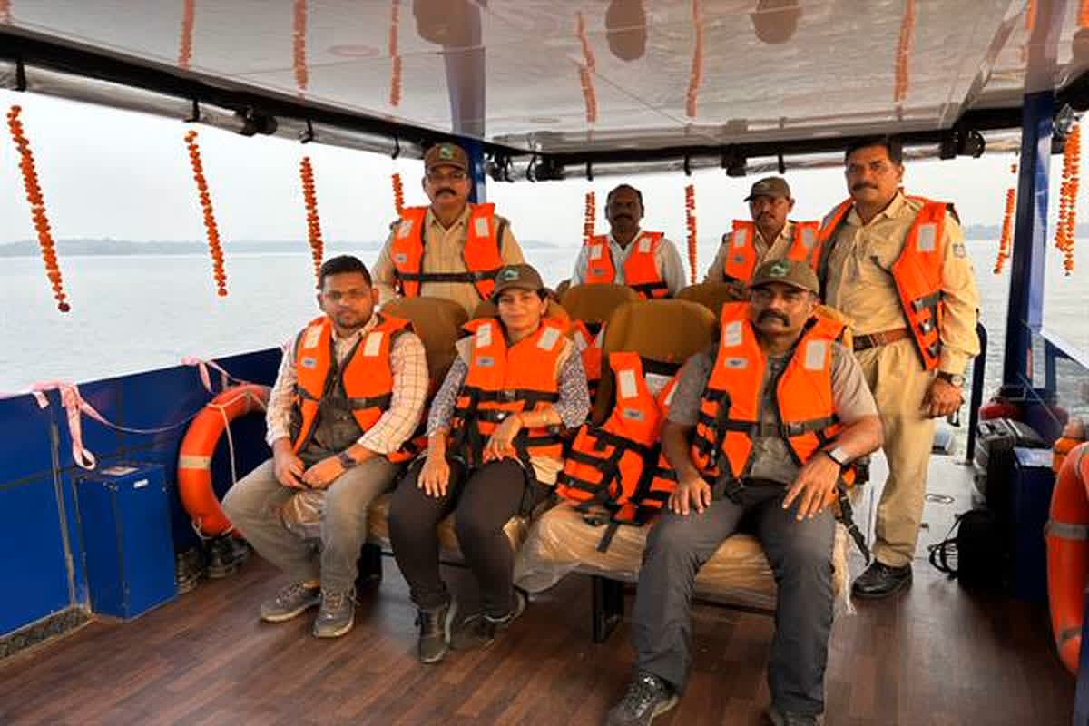 Solar Boat in Satpura Tiger Reserve: अब पर्यटक सोलर बोट में बैठकर लेंगे टाइगर रिजर्व का मजा, प्रदुषण मुक्त वातावरण बनाने सरकार ने लिया फैसला