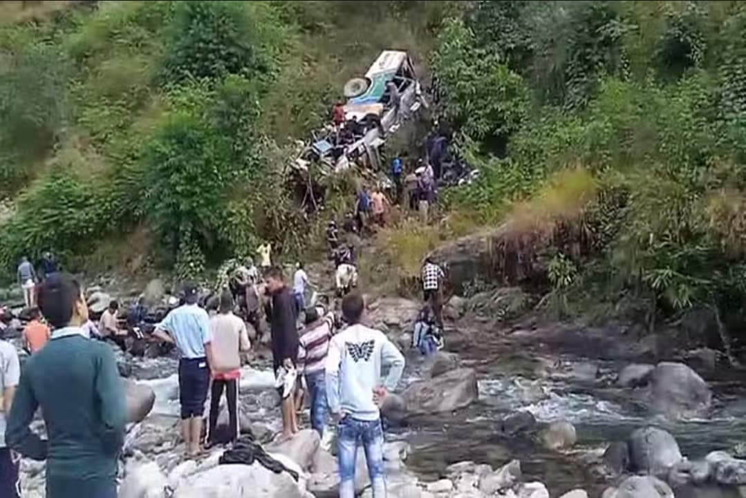 Uttarakhand Almora Bus Accident : बड़ा हादसा.. खाई में गिरी यात्रियों से खचाखच भरी बस, अभी तक 5 लोगों की मौत की खबर, कई घायल