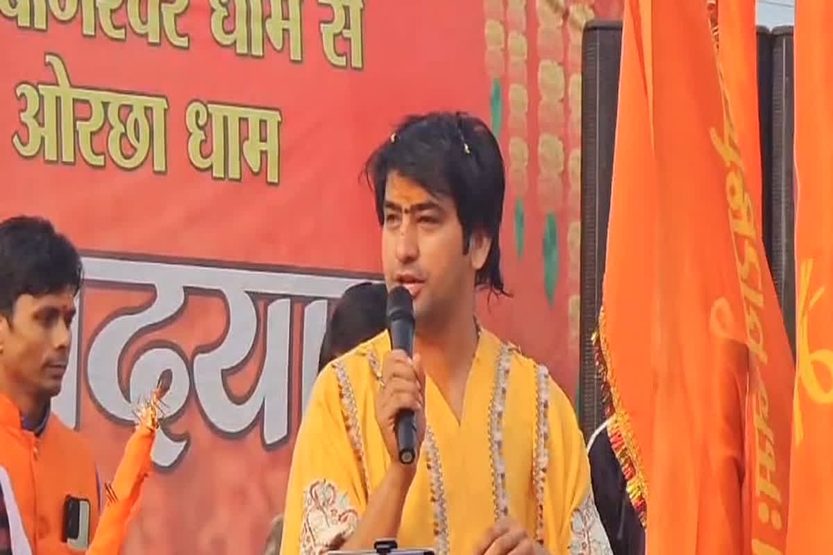 Dhirendra Shastri on IBC24: राजनीति में आएंगे धीरेंद्र शास्त्री, बनेंगे MP के योगी? बागेश्वर धाम के पीठाधीश्वर ने कह दी ये बात