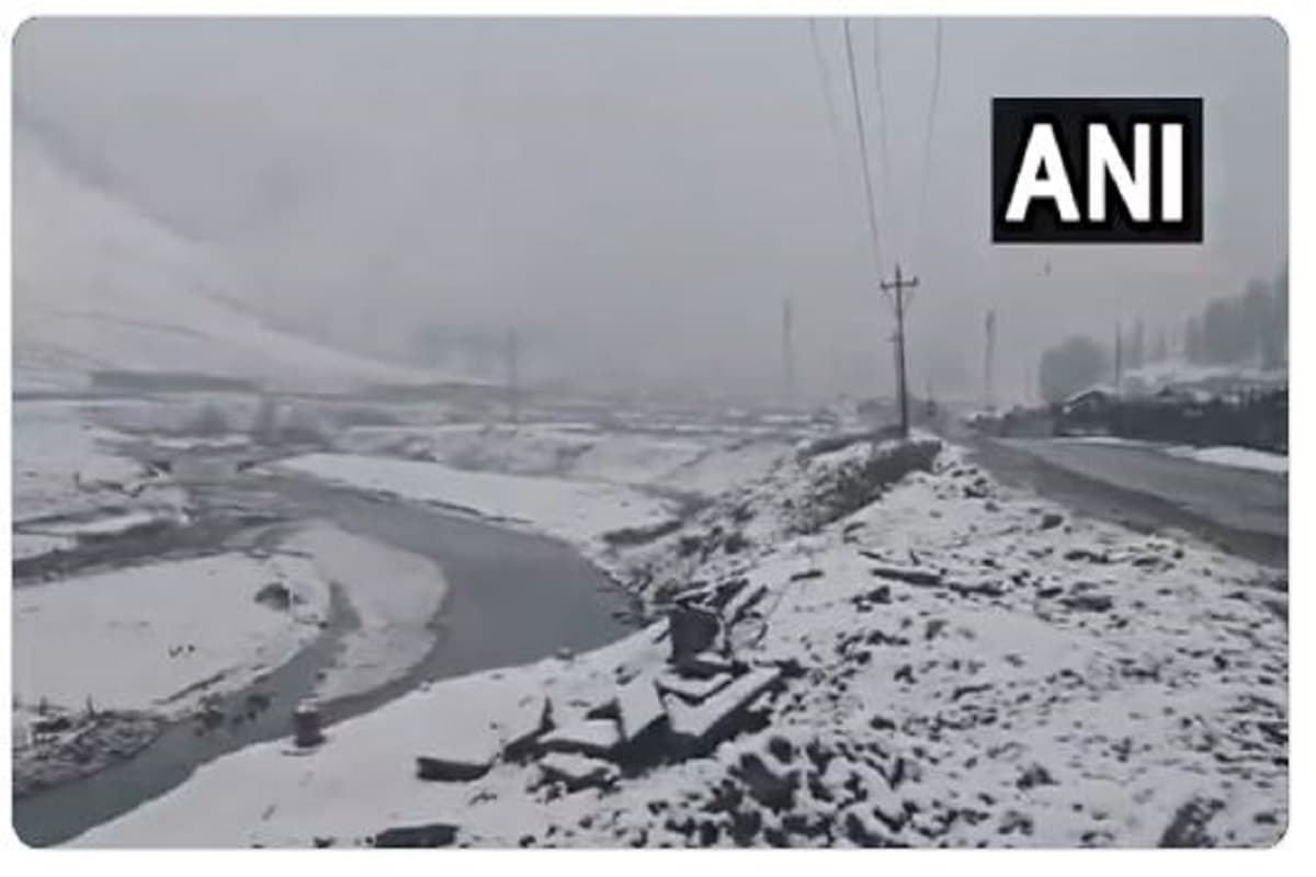 Weather update today: प्रसिद्ध पर्यटन स्थल में जमकर हुई बर्फबारी, अब तेजी से बढ़ेगी ठंड