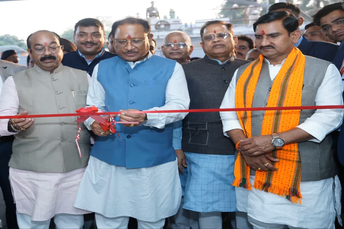 CM Sai inaugurated Sports Complex : सीएम विष्णुदेव साय ने किया बिलासपुर स्पोर्ट्स कांप्लेक्स का लोकार्पण, उप मुख्यमंत्री के साथ टेबल टेनिस, स्क्वैश और बैडमिंटन में आजमाए हाथ