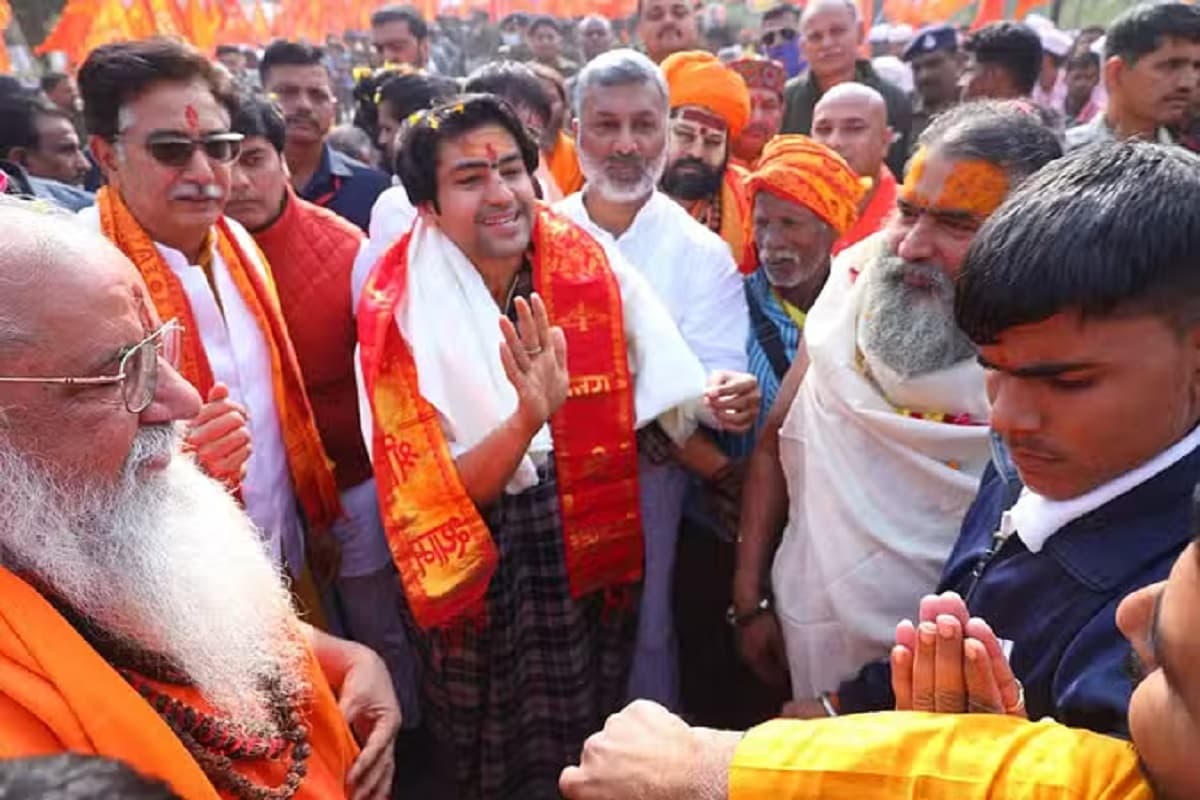 Dhirendra Shastri Hindu Ekta Padyatra Live: हिंदू एकता पदयात्रा का आज चौथा दिन, आज इतने किमी पैदल चलेंगे धीरेंद्र शास्त्री, कल यूपी की सीमा में करेंगे प्रवेश