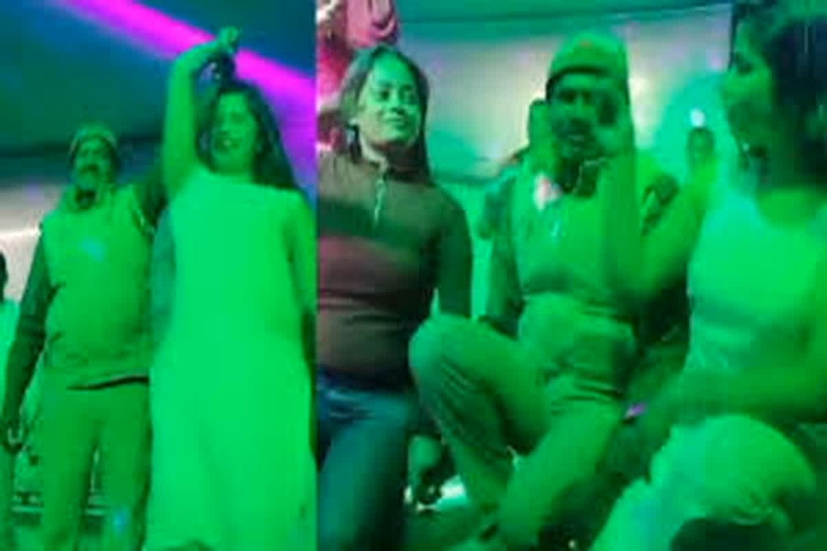Bihar News: खाकी वर्दी पहने बार-बालाओं के साथ ठुमके लगाना चौकीदार साहब को पड़ा महंगा, मामला सामने आते ही अधिकारियों ने दर्ज किया FIR