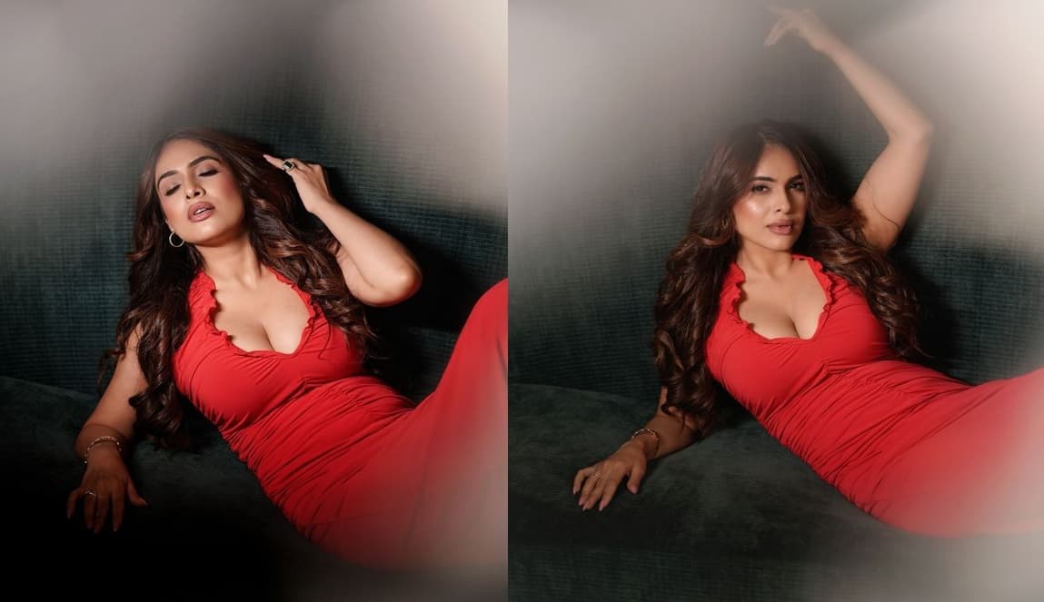Neha Malik Sexy Video: भोजपुरी अदाकारा ने रेड ड्रेस में ढाया कहर, सोफे पर लेटकर दिए किलर पोज, हॉट वीडियो देख छूट जाएंगे पसीने
