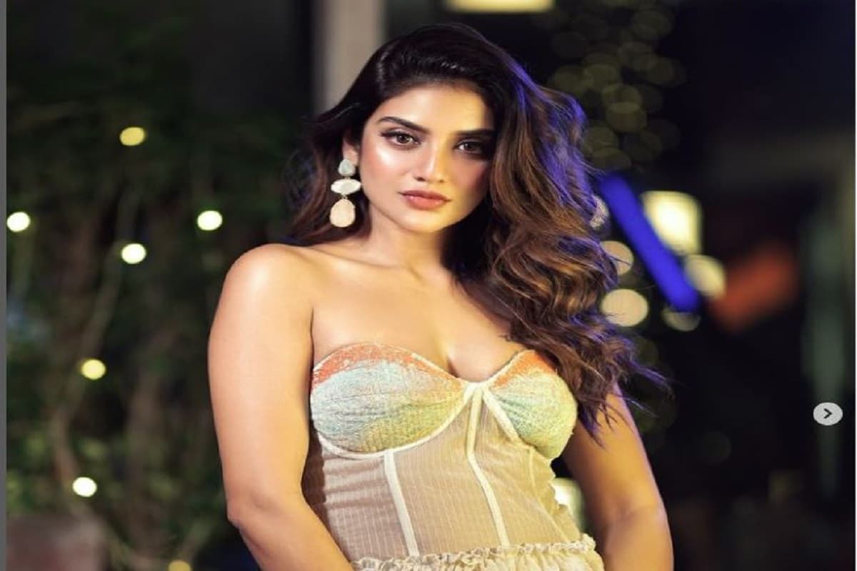 बंगाली एक्ट्रेस nusrat jahan का sexy video वायरल, कर्वी फिगर देख लट्टू हो रहे फैंस