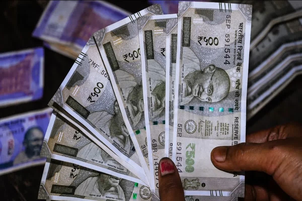 New family pension rules 2024: रिटायरमेंट के बाद पेंशन के लिए कर्मचारियों को अनिवार्य तौर पर करना होगा ये काम.. सरकार ने दिया आदेश, आप भी पढ़े