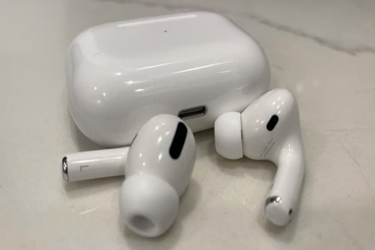 Apple Airpods Made in India: आईफोन के बाद अब एप्पल का ये धांसू प्रोडक्ट भी बनेगा भारत में, जल्द शुरू होगा प्लान!