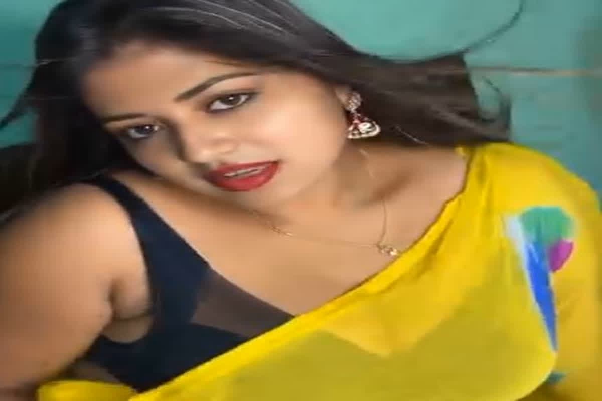Desi indian Bhabhi Hot Sexy Video: ब्लैक ब्रा वाली देसी भाभी ने बेडरूम में बचाया धमाल, अदाएं देखकर देवर हुए दिवाने तो बढ़ों को भी चढ़ने लगी जवानी