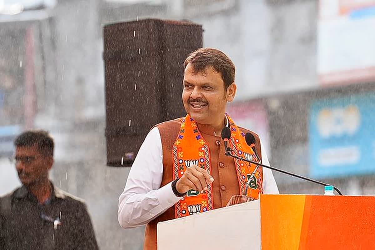 CM Fadnavis targets Rahul Gandhi: वो ‘रिजेक्टेड माल’ है, पीएम मोदी पर टिप्पणी के बाद कांग्रेस सांसद पर भड़के इस राज्य के सीएम, जानें और क्या-क्या कहा…