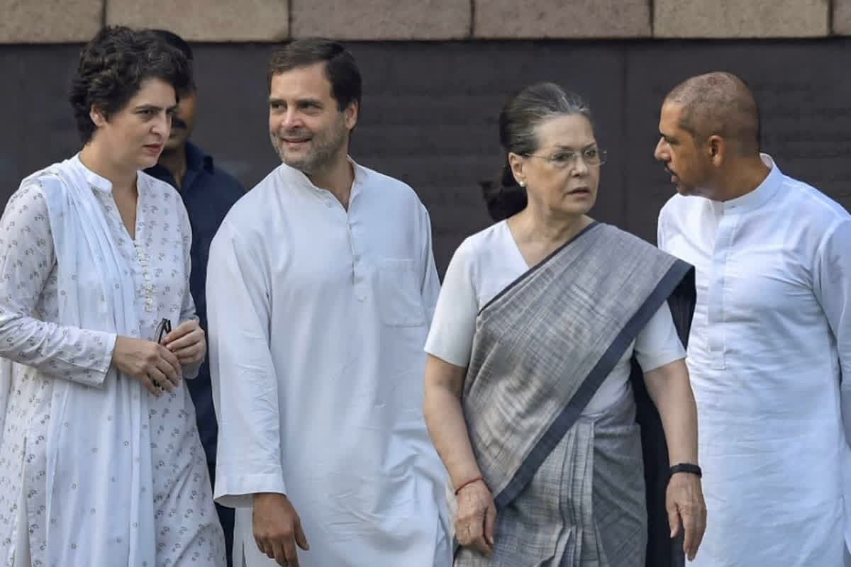 Mahakumbh Invitation to Rahul-Sonia Gandhi: सोनिया-राहुल गांधी को नहीं मिलेगा महाकुंभ में शामिल होने का न्योता? योगी सरकार के मंत्री दिनेश प्रताप सिंह ने दिया जवाब