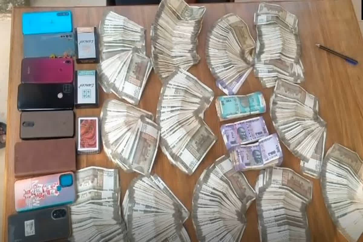 9 Gamblers Arrested : अंतरराज्यीय जुआरियों पर पुलिस ने की बड़ी कार्रवाई, 9 लोगों को किया गिरफ्तार