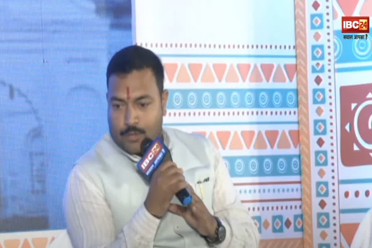 IBC24 Surguja Samvad: अपनी नौकरी बचाने के लिए शिक्षकों को दंडवत होना पड़ रहा है, इनके सामाधान के लिए क्या किया जा रहा है? IBC24 के तीखे सवालों में घिरे विश्वविजय तोमर