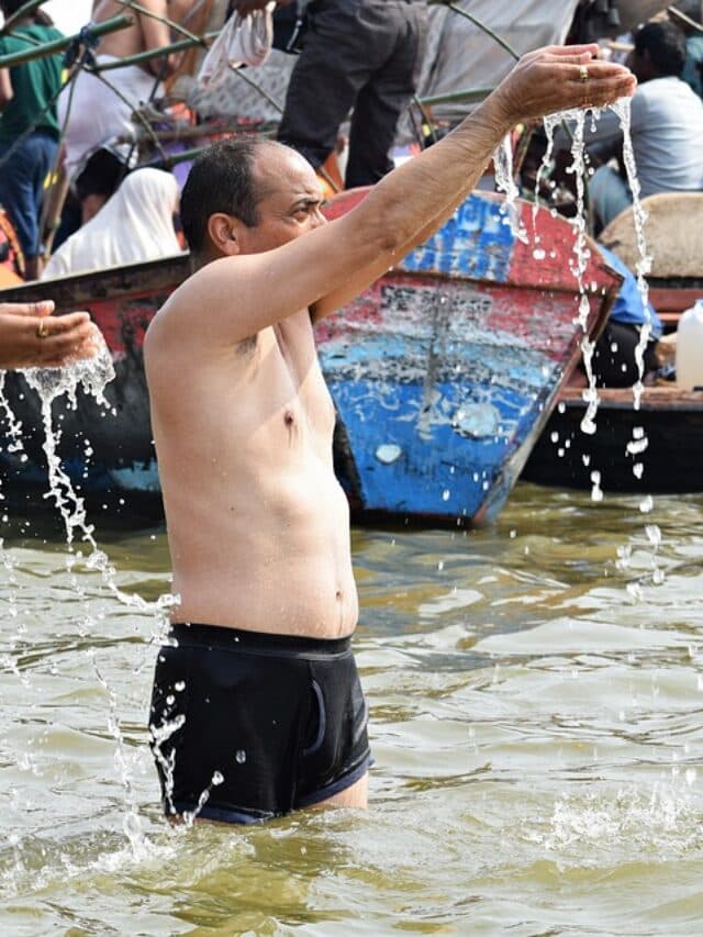 Maha Kumbh Snan: अगर महाकुंभ में शामिल न हो पाएं तो घर बैठे इन उपायों से मिलेगा स्नान का लाभ