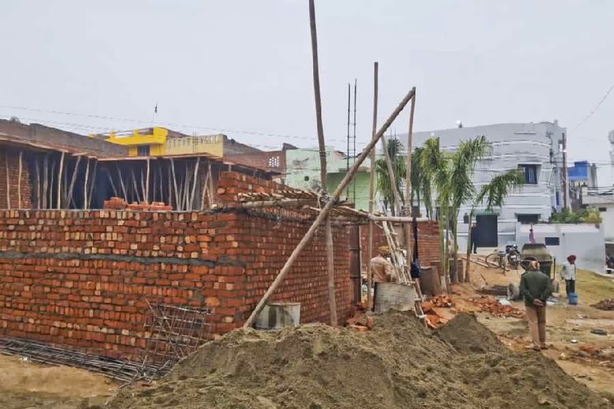 Sambhal Latest News: संभल में जिस जमीन को बताया गया था ‘वक़्फ़ की संपत्ति’, उसके कागजात निकले फर्जी.. पुलिस ने दर्ज किया मामला