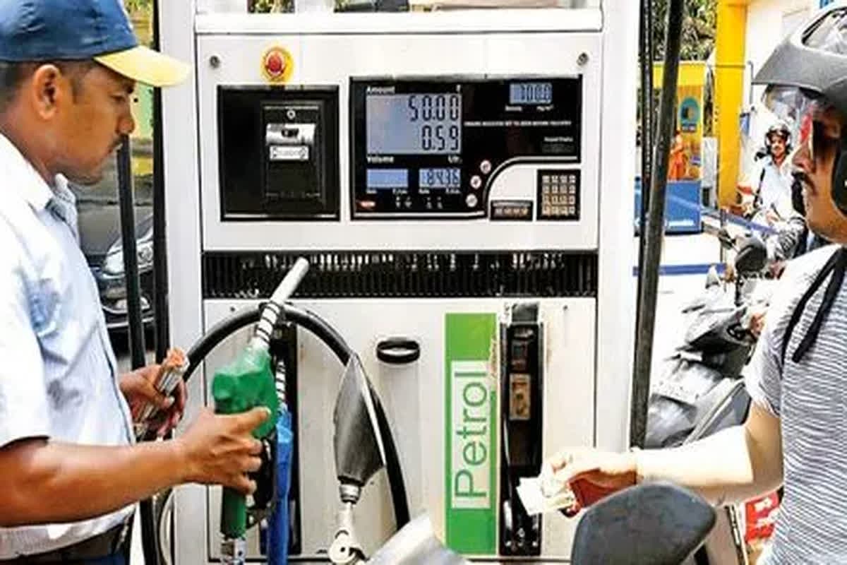 Petrol Diesel Price Today: पेट्रोल 3.50 और डीजल 7 रुपए सस्ता! आज आधी रात से लागू हो जाएंगे नए दाम, जानिए आपके शहर में क्या है रेट
