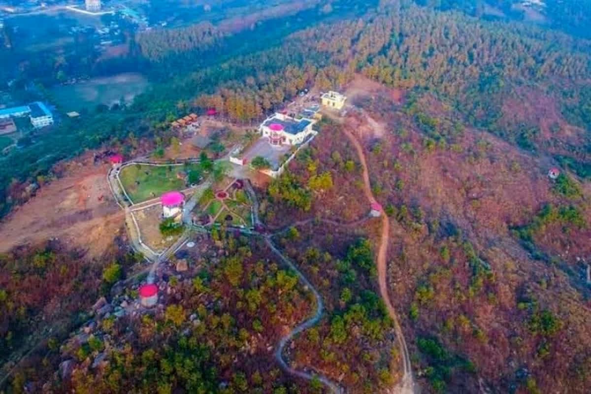 Mahamaya mountain Ambikapur: अतिक्रमणकारियों ने छत्तीसगढ़ के इस पहाड़ पर किया कब्जा, अब कार्रवाई के मूड में वन विभाग, 182 लोगों को दिया 24 घंटे का अल्टीमेटम