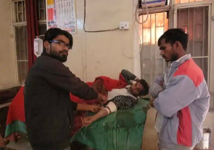 Man Offers Private Part to Shivling: पिता अपना प्राइवेट पार्ट काटकर नाबालिग बेटे से चढ़वाया शिवलिंग में, तांत्रिक क्रिया में सिद्धी पाने किया ऐसा काम?