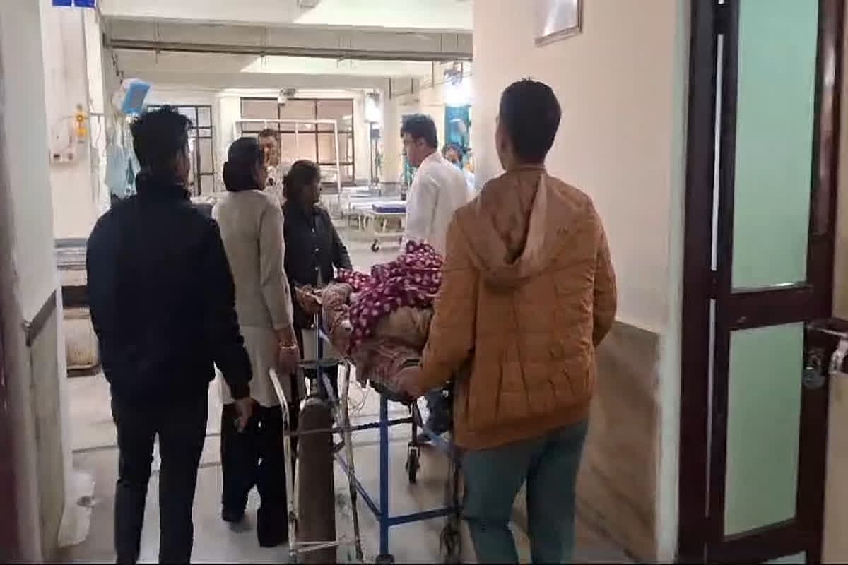 Jabalpur Road Accident : महाकुंभ से स्नान करके लौट रहे श्रद्धालुओं के साथ हुआ बड़ा हादसा, महिला की मौत, 9 लोग घायल