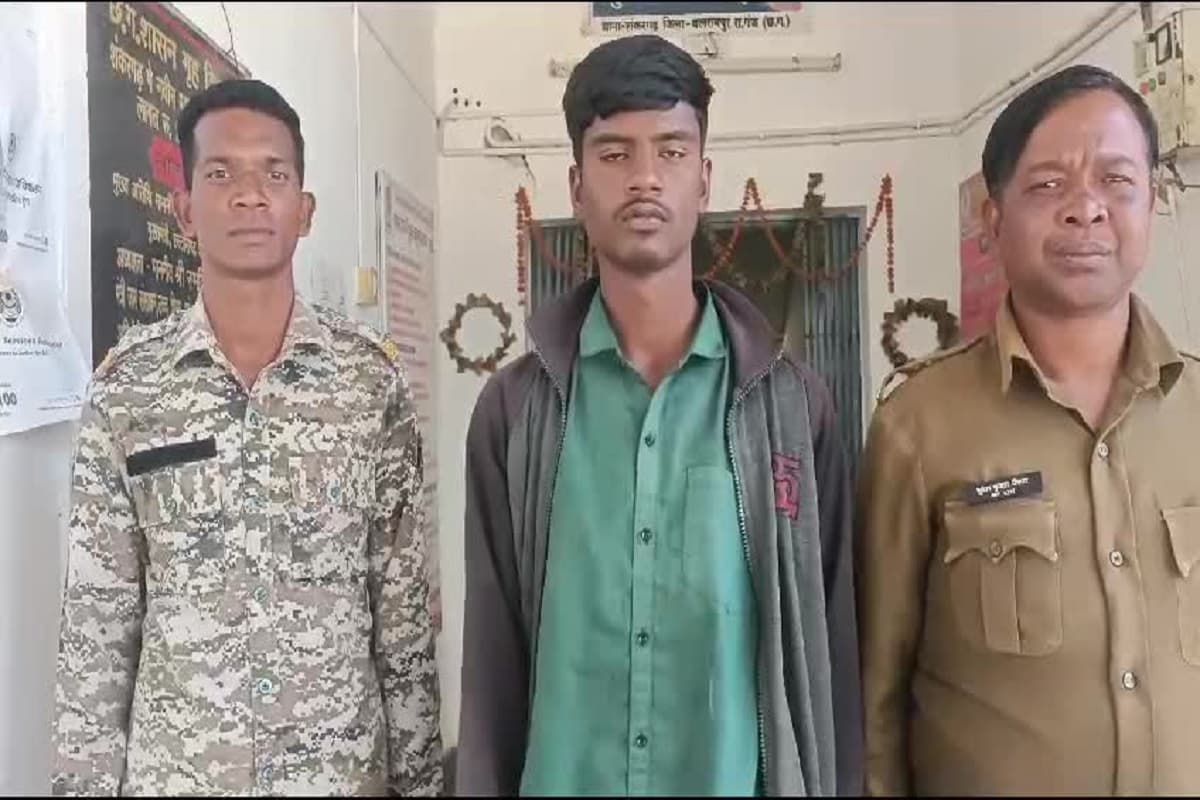 CG Crime news: बलरामपुर में स्कूल जा रही नाबालिक छात्रा का अपहरण के बाद बलात्कार, आरोपी गिरफ्तार