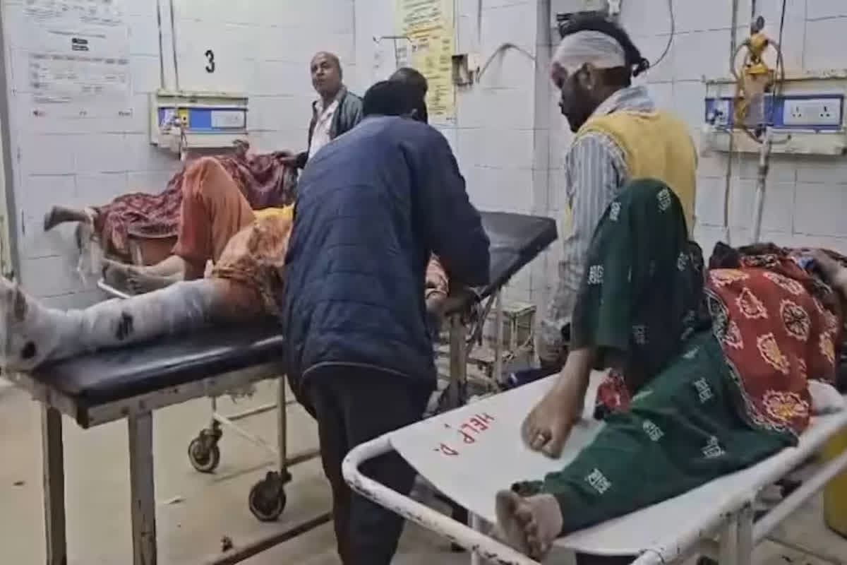 Mahakumbh Bus Accident: दर्दनाक हादसा.. महाकुंभ जा रही बस और कार में जोरदार टक्कर, 12 लोगों की मौत, कई यात्री घायल