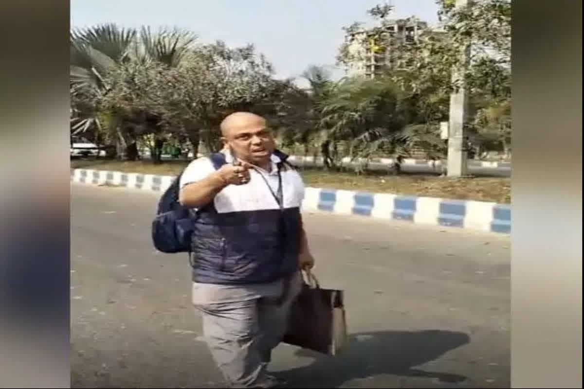 Employee Attacked 4 Colleagues With Knife: छुट्टी नहीं मिलने से परेशान कर्मचारी ने 4 सहकर्मियों पर किया चाकू से हमला, दो की हालत गंभीर