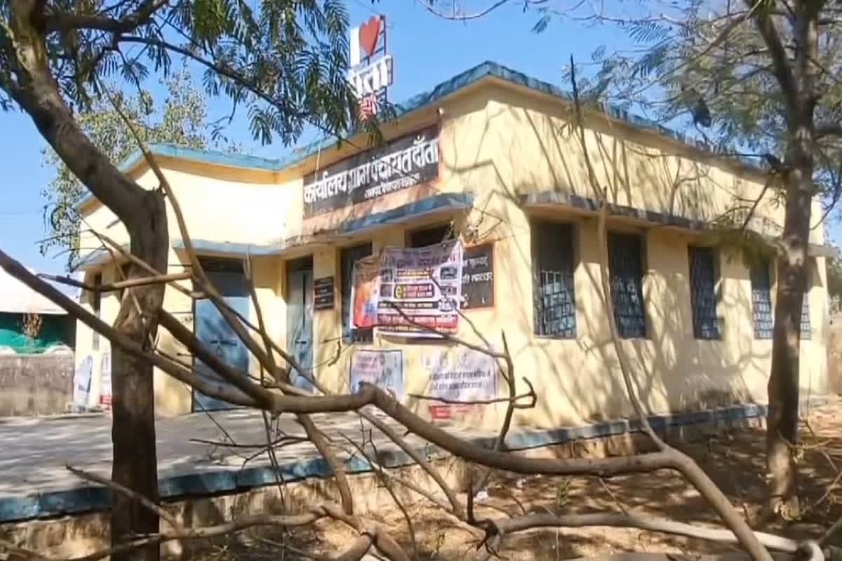 Lady Sarpanch Sold Responsibility on 500: महज 500 रुपए में सरपंची का सौदा, महिला सरपंच ने स्टांप में लिखा-पढ़ी कर सौंप दी जिम्मेदारी, जानिए कहां हुआ ऐसा