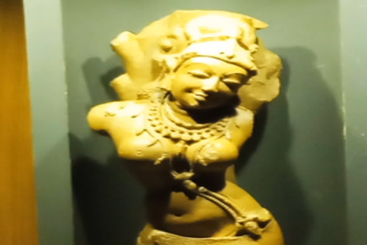 Indian Monalisa Security : कड़े पहरे में रहती है वर्ल्ड फेमस इंडियन मोनालिसा, खूबसूरती देख मन हो जाएगा गदगद, जानिए शाल भंजिका का अद्भुत रहस्य
