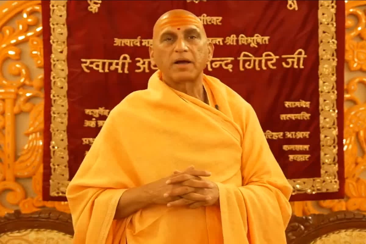 Mahakumbh 2025 Antim Amrit Snan Live : महाकुंभ के समापन से पहले साधु संतों ने की काशी विश्वनाथ मंदिर में पूजा, महामंडलेश्वर अवधेशानंद गिरी ने PM मोदी और CM योगी के लिए कह दी ये बड़ी बात