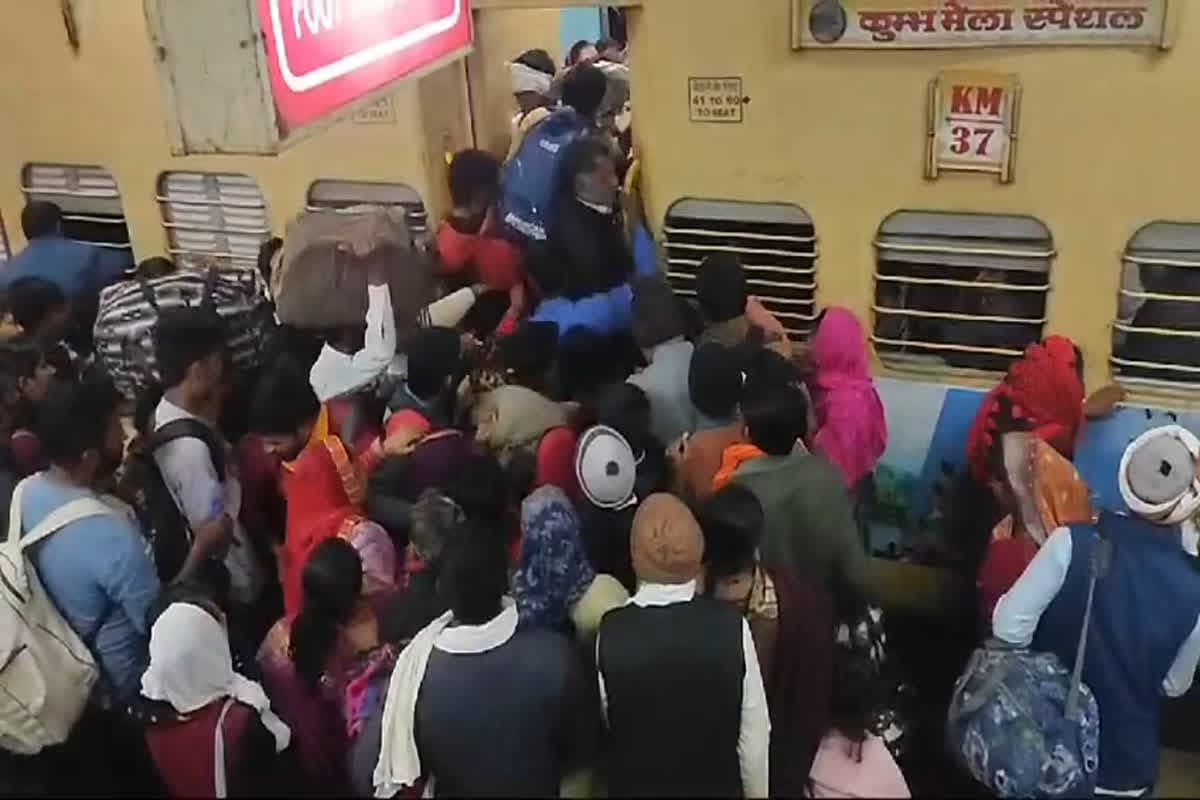 Mahakumbh Railway Crowd In Katni : प्रयागराज जा रही ट्रेनों में यात्रियों का रेला, इस रेलवे स्टेशन पर फिर उमड़ा जनसैलाब, कोच के बाहर सुरक्षा के कड़े इंतजाम