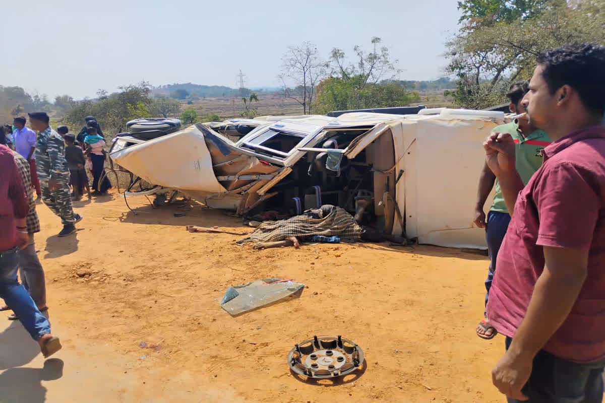 Sarguja Road Accident : महाशिवरात्रि पर शिव मंदिर से लौट रहे 4 श्रद्धालुओं की मौत, हाइवे पर बोलेरो-कंटेनर में जोरदार भिड़ंत, 7 लोग गंभीर