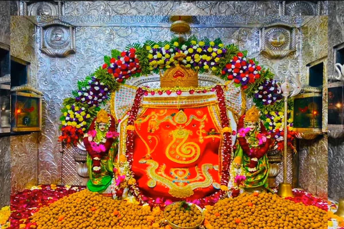 Khajrana Ganesh Temple Prasad : श्रद्धालुओं के लिए बड़ी खुशखबरी, अब एयरपोर्ट और रेलवे स्टेशन पर भी मिलेगा इस मंदिर का विशेष प्रसाद