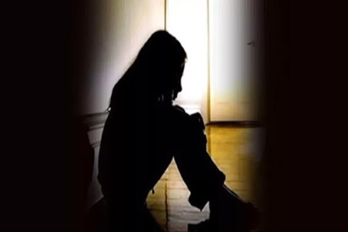 Student Suicide In Khargone : पेपर खराब होने से डिप्रेशन में थी 12वीं की छात्रा, घर आकर उठाया ये आत्मघाती कदम, मचा हड़कंप