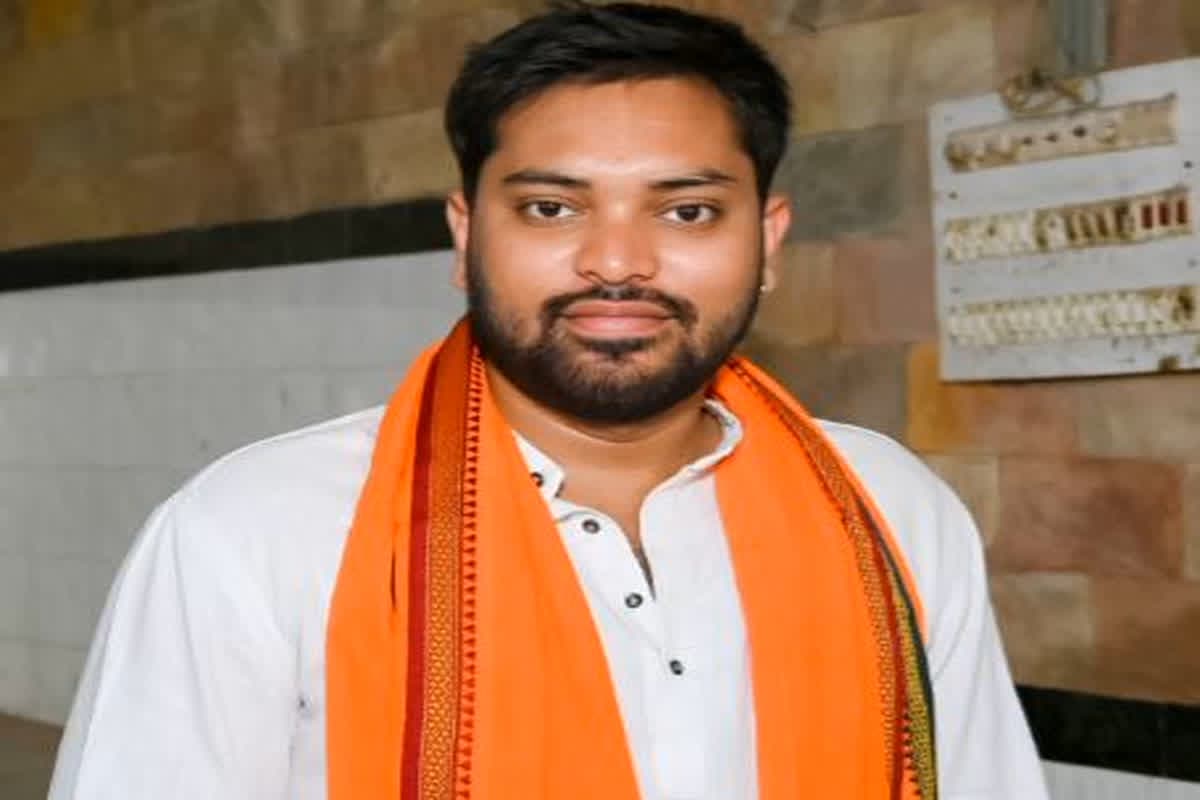 Candidate Kidnapped Before Nomination: नामांकन भरने से पहले प्रत्याशी का हो गया अपहरण, फिल्मी स्टाइल में युवक को जनपद कार्यालय से किया किडनैप
