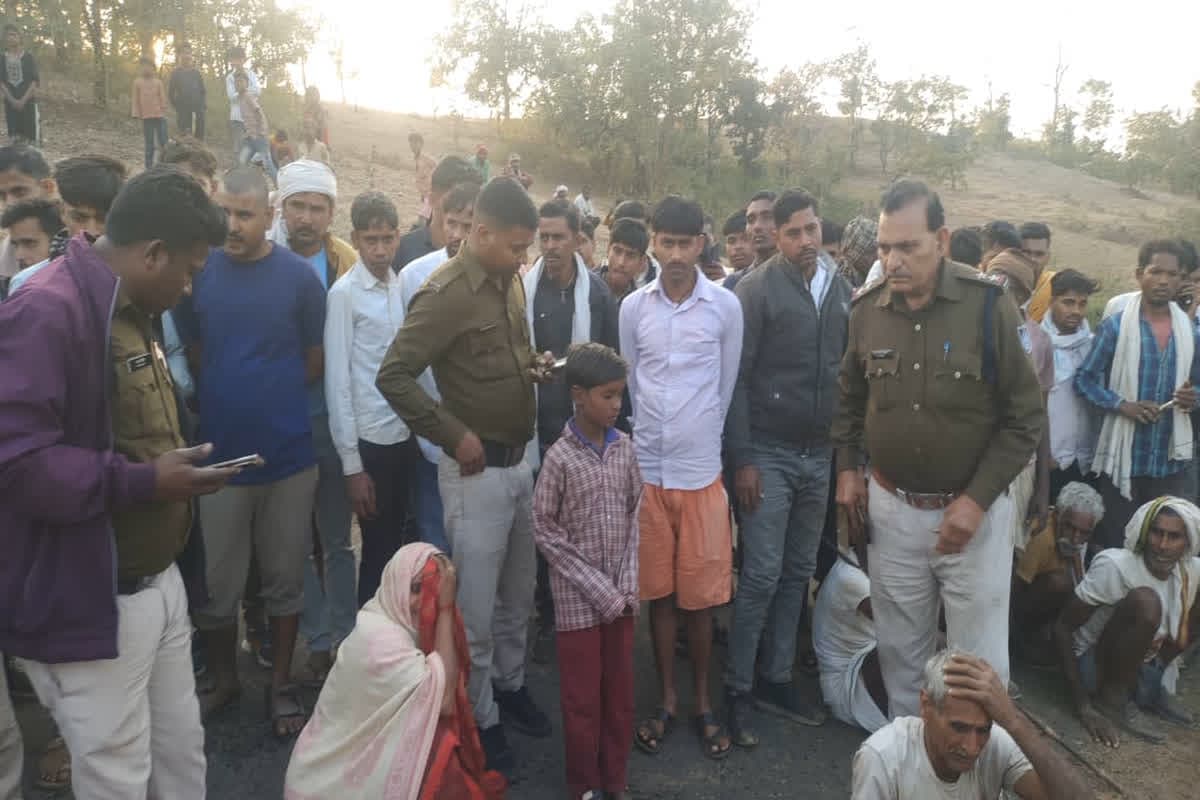Singrauli Road Accident News: भीषण सड़क हादसे में 2 लोगों की मौत, 3 की हालत गंभीर, अनियंत्रित होकर पलटा ट्रैक्टर