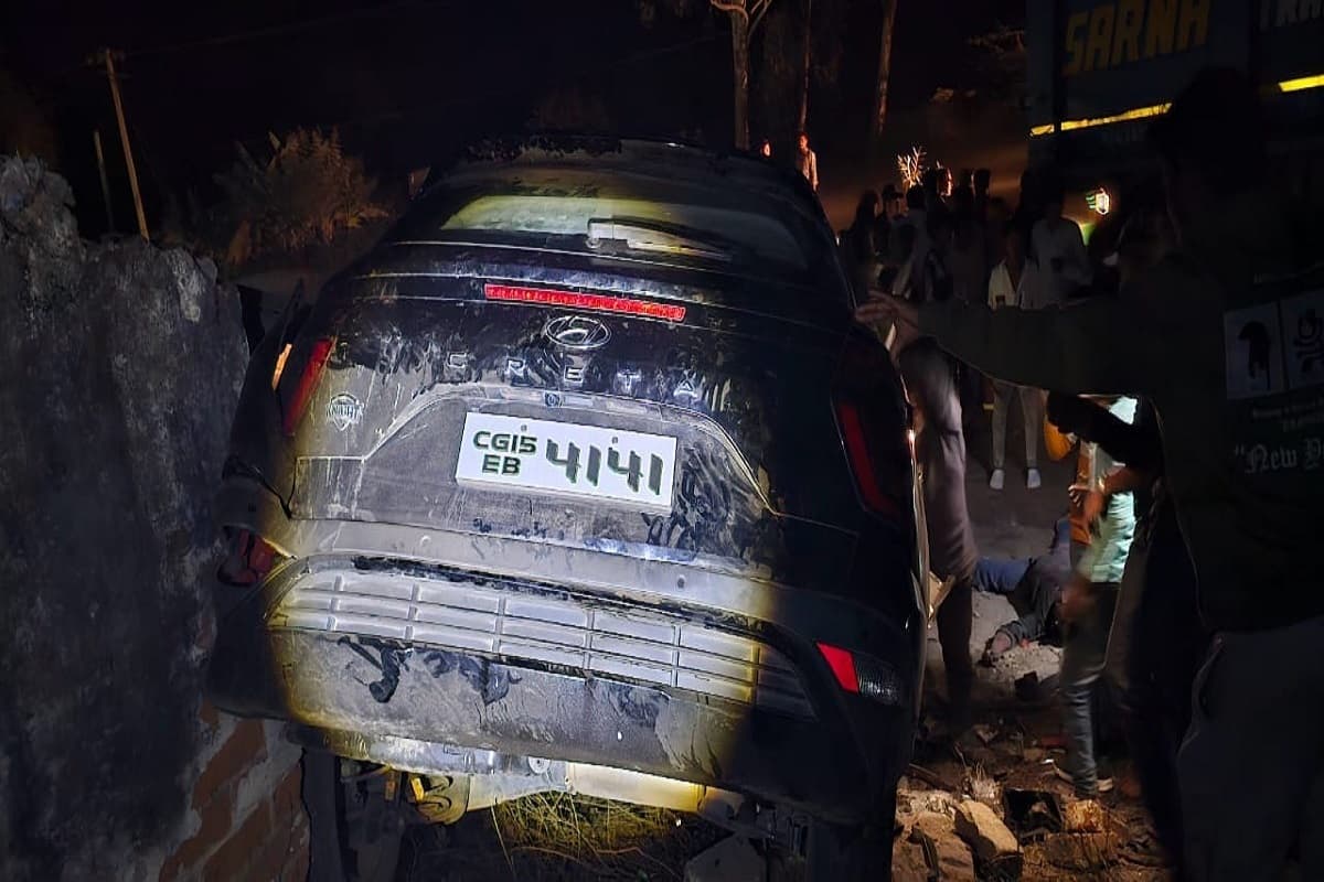 Road accident: UP में भीषण सड़क हादसे में छत्तीसगढ़ के 6 लोगों की मौत, बलरामपुर में पदस्थ प्रधान आरक्षक भी शामिल