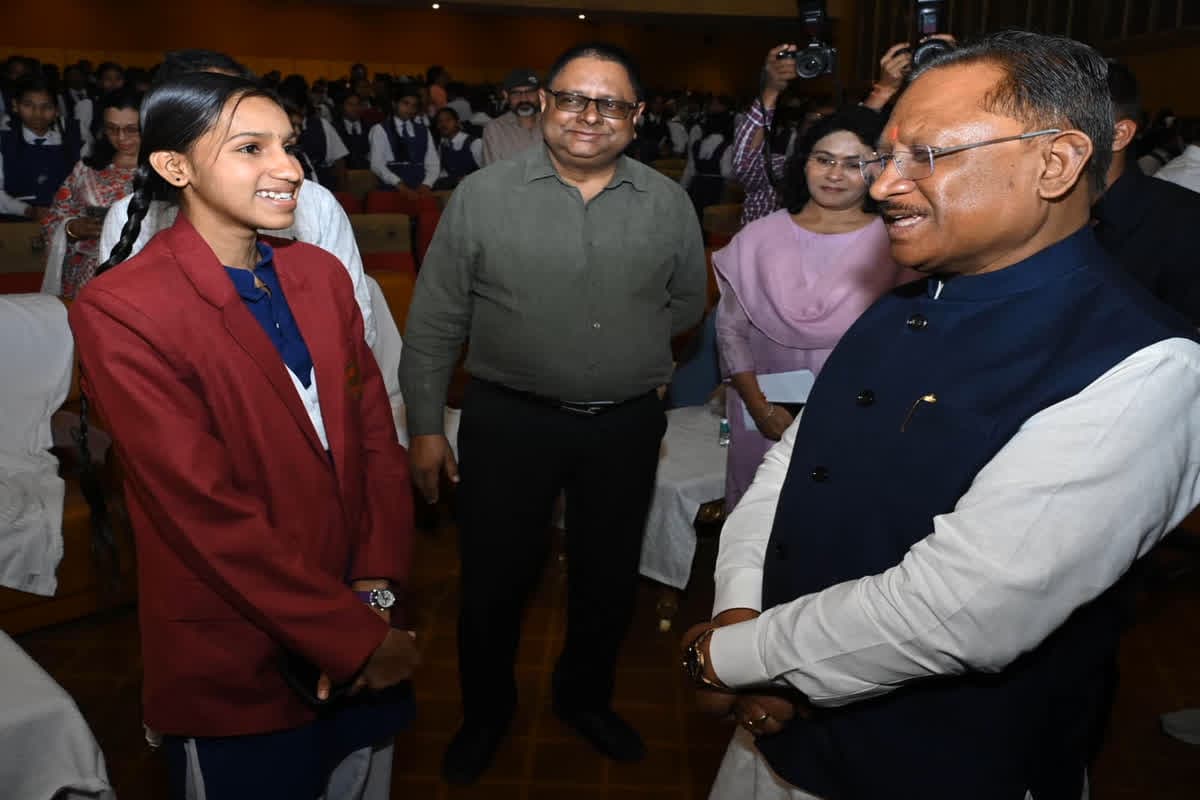 Pariksha pe charcha 2025: सीएम साय ने छात्र छात्राओं के साथ सुनी “परीक्षा पे चर्चा” की आठवीं कड़ी, स्टूडेंट्स को बताया स्कूली जीवन से जुड़ी बात