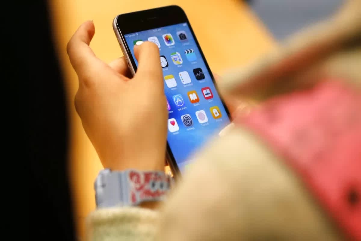 Phones banned for under 15s: अनोखी पहल.. 15 साल से कम उम्र के बच्चों के लिए मोबाइल बैन.. इस समाज ने उठाया कदम