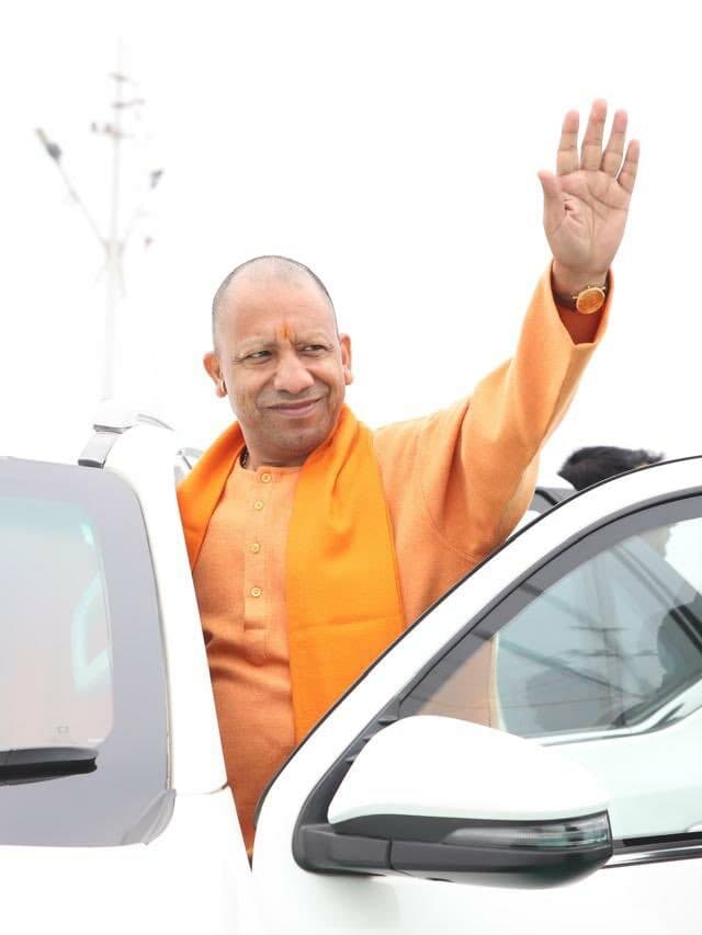 Mahakumbh Amirt Snan 2025: त्रिवेणी संगम में अमृत स्नान करने वाले साधु संतों और श्रद्धालुओं को सीएम योगी ने दी बधाई