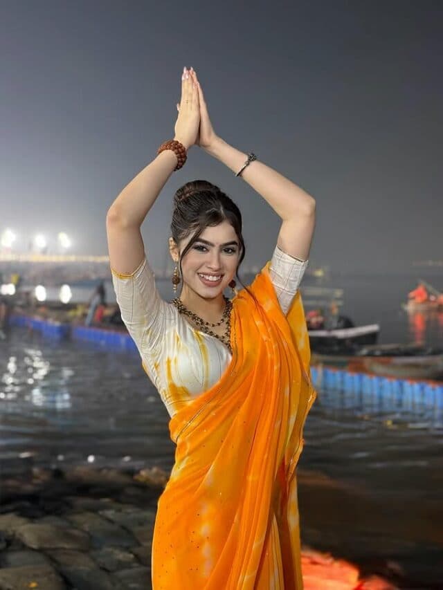Riva Arora in Mahakumbh 2025: गले में रुद्राक्ष की माला पहने रीवा अरोड़ा ने त्रिवेणी संगम में लगाई डुबकी, स्नान के बाद दिए ऐसे पोज